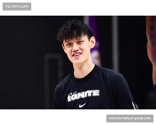 篮网队抵达澳门展开训练 曾凡博亮相成为焦点引关注