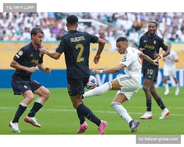 姆巴佩2射1正错失绝佳机会 皇马锋线巨星遭遇防守重点照顾 姆巴佩2射1正错失绝佳机会 皇马锋线巨星遭遇防守重点照顾